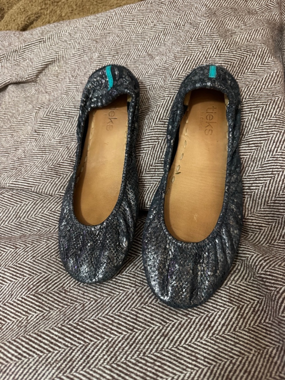 Tieks Drago Ballet Flats Size 7 – Black Silver Textured Leather – Turquoise Sole